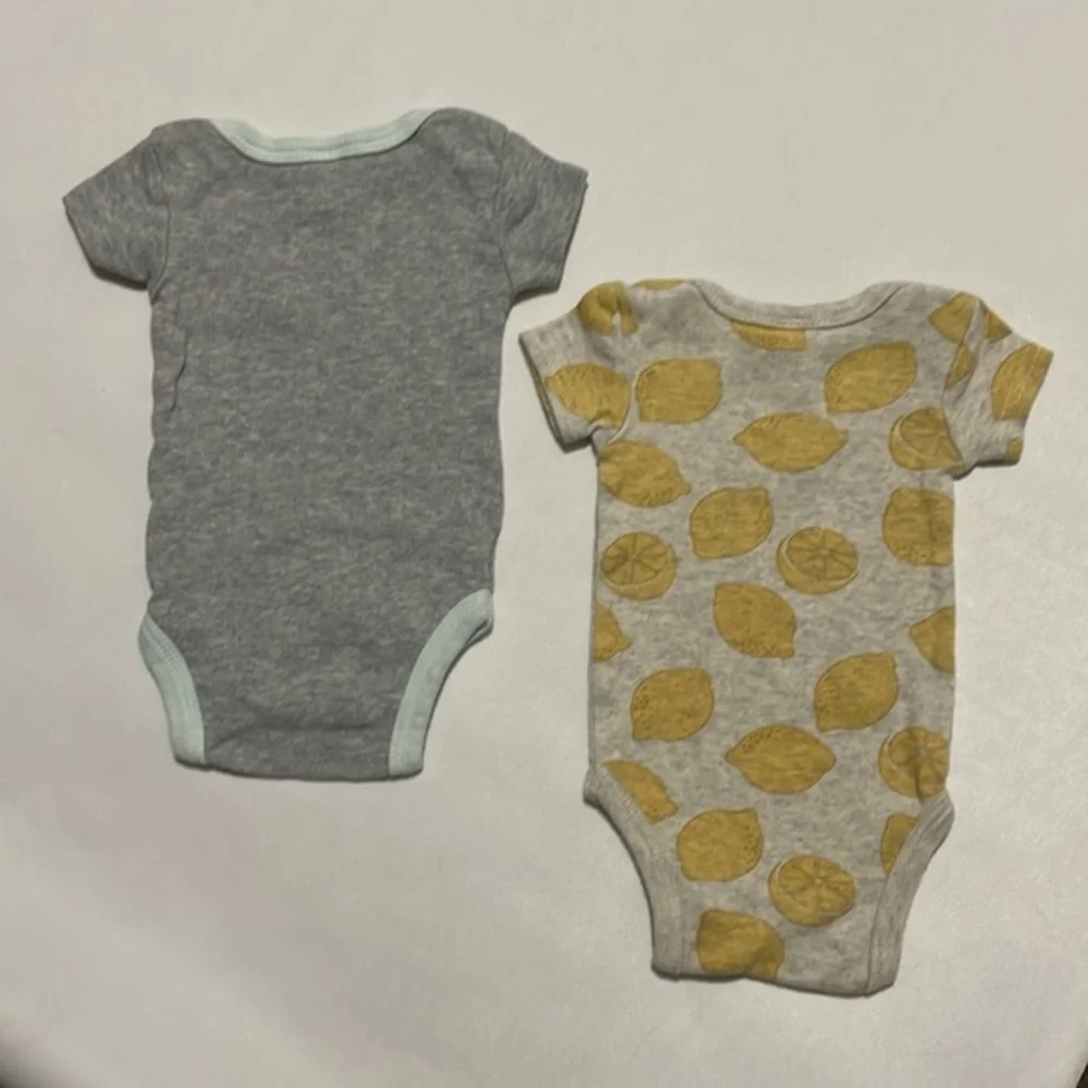 Set of 2‎ Modern Baby Jumpers Size 0-3 Months Bodysuits Tan/Lemons And Gray/Blue